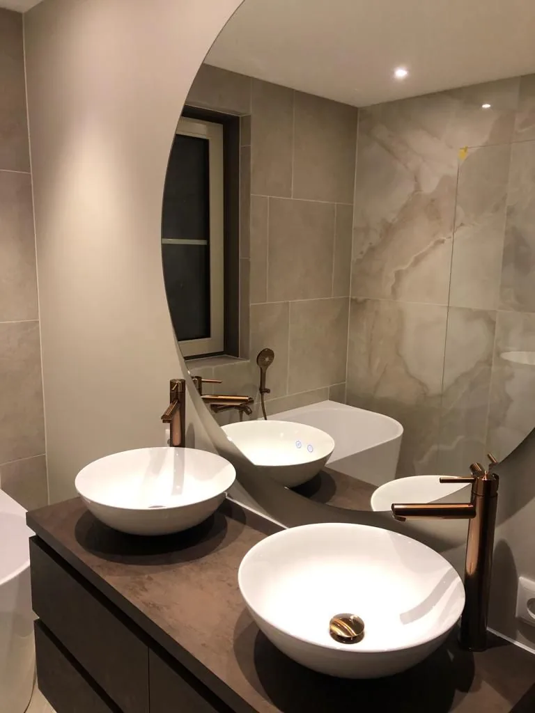 Badkamer met dubbele wastafel, SDBouw Amstelveen